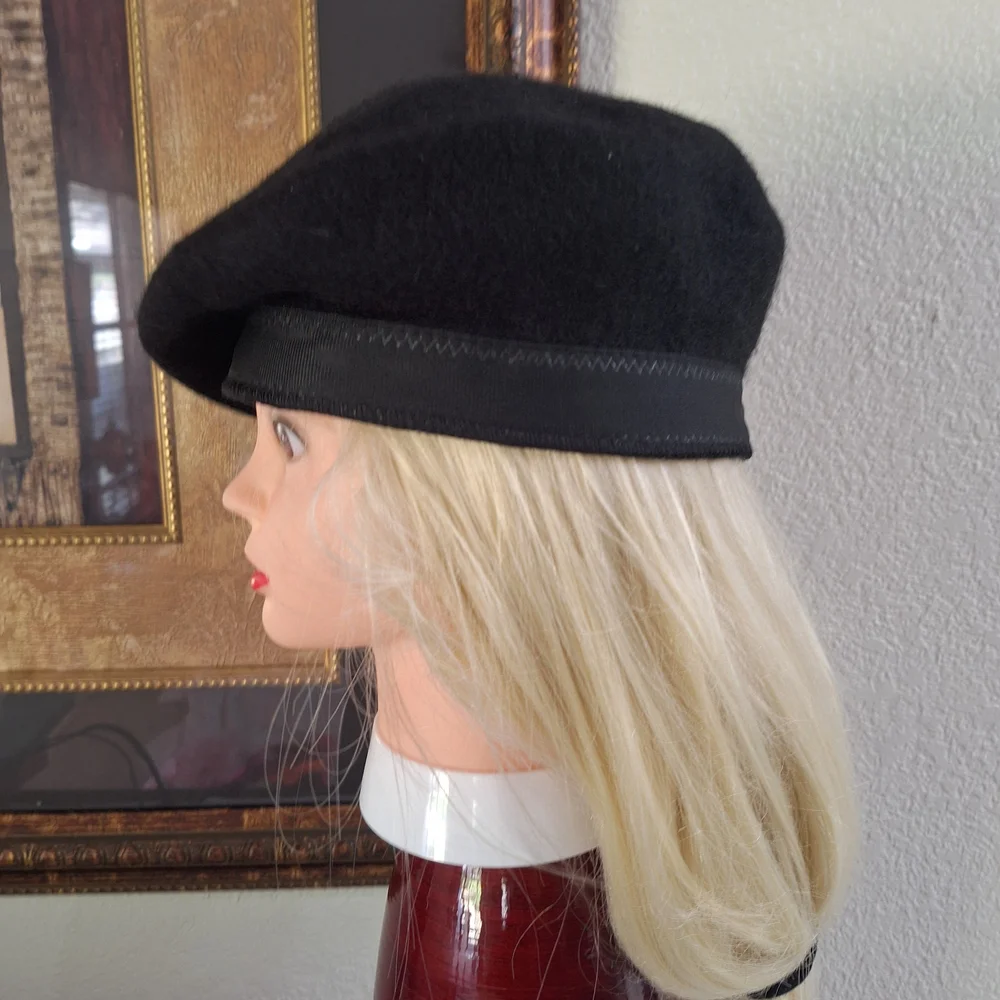 Classic Black Beret - Picture 2 of 4